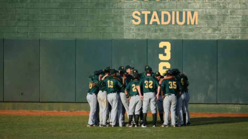 baseball players huddling